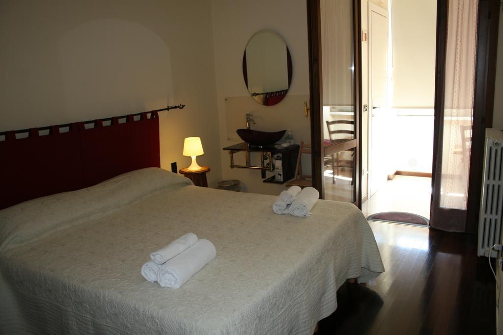 La Boheme Bed and Breakfast Βερόνα Δωμάτιο φωτογραφία